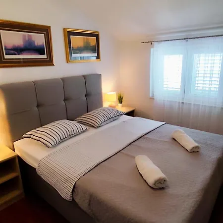 Lejlighed Beus-five Min Form The *