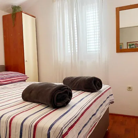 Apartment Beus-five Min Form The *