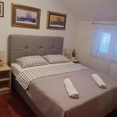 Apartment Beus-five Min Form The