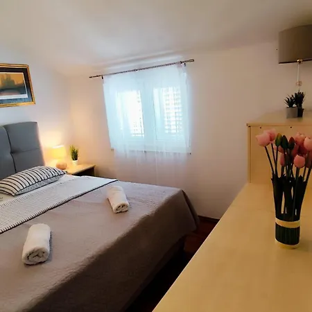 Apartment Beus-five Min Form The Makarska
