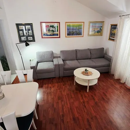 Beus-five Min Form The Appartement