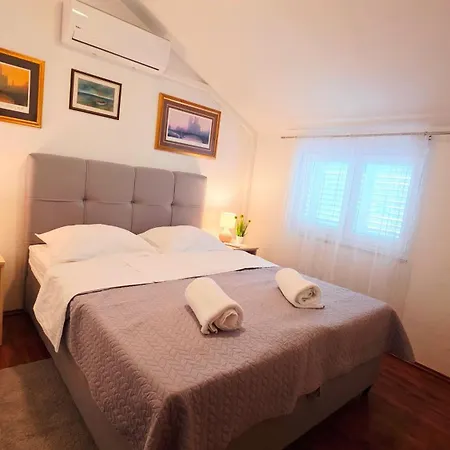 Beus-five Min Form The Appartement *