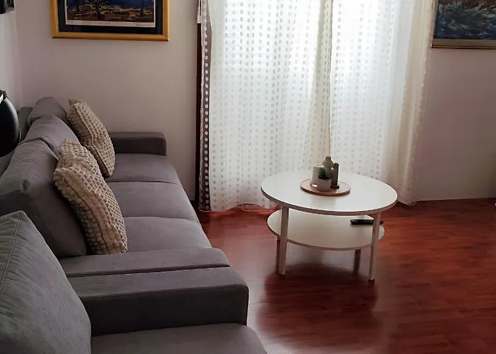 Beus-five Min Form The Apartmán