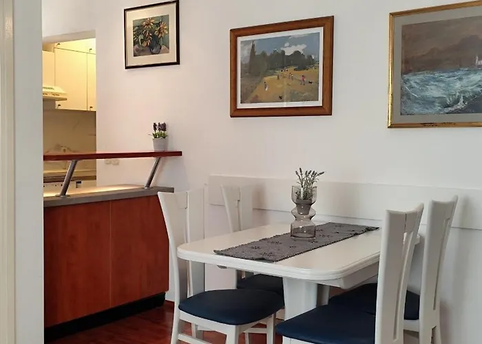 Beus-five Min Form The * Makarská