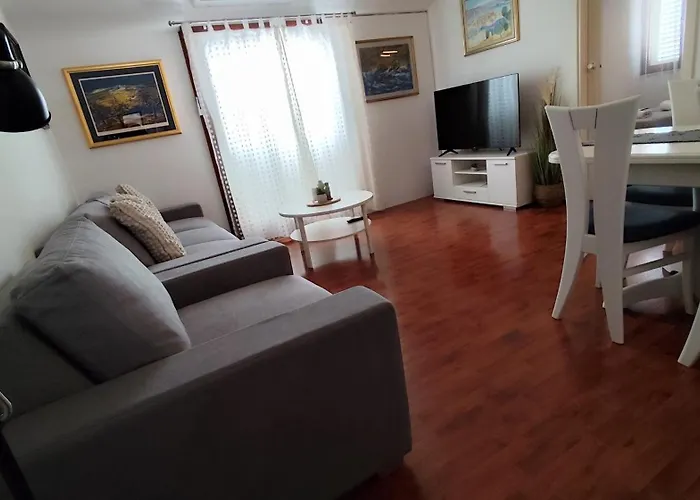 Beus-five Min Form The Apartmán *