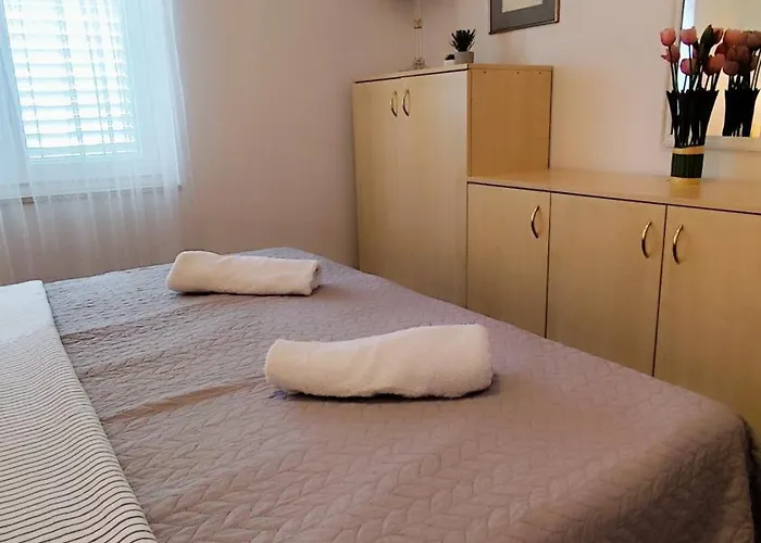 Beus-five Min Form The * Makarská